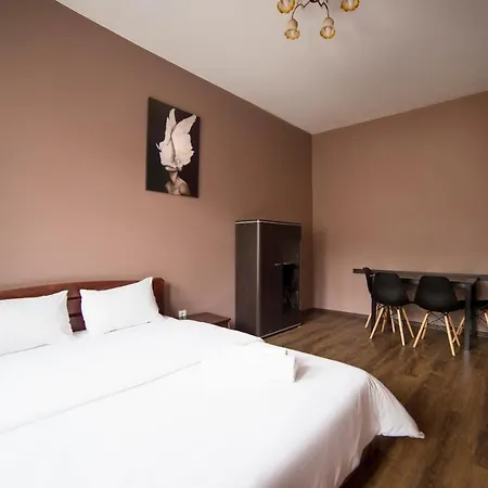 з сучасним ремонтом в центрі львова アパート *